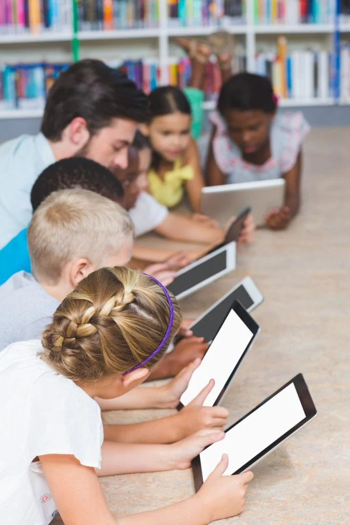How Social Environments Affect Learning