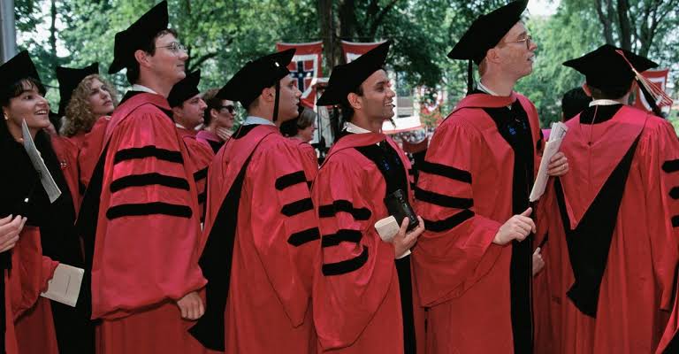 The Pros and Cons of Ivy League Education vs Public Universities